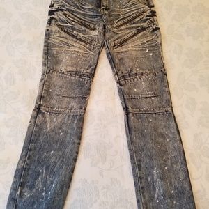 Skinny Jeans with Zippers on the side